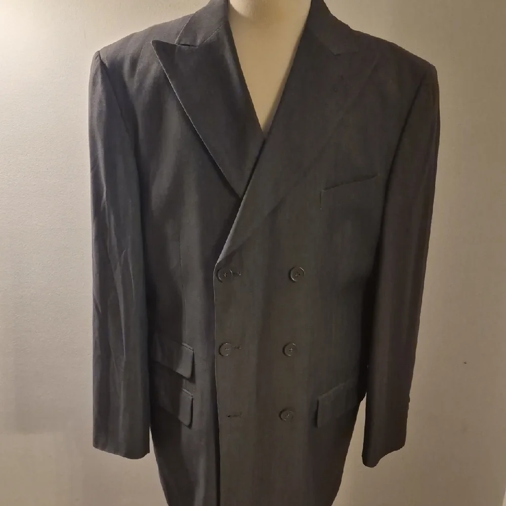 Elegant 3 Piece Double-Breasted Suit - Picture 2 of 11
